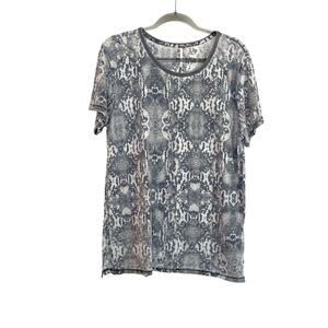 Free People Gray Snake Print Short Sleeve Tee Shirt Size Medium Soft Boho Animal